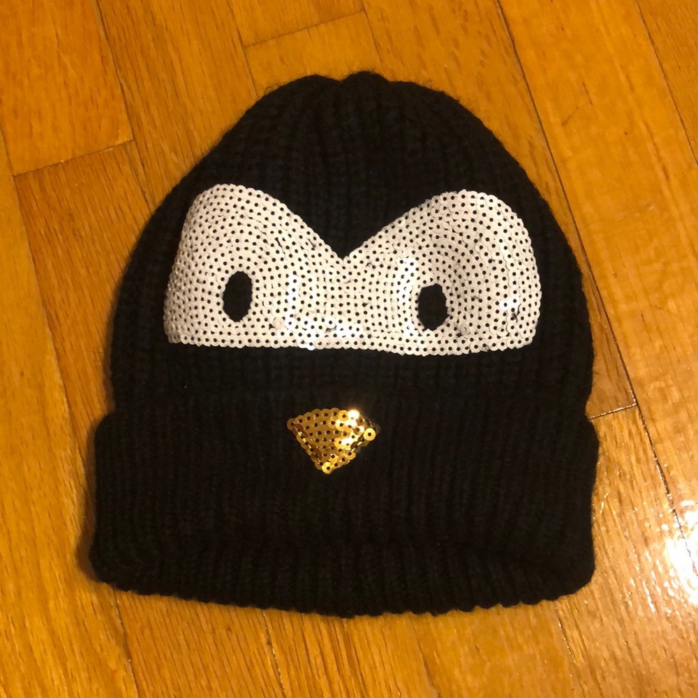 Penguin hat with sequins.
